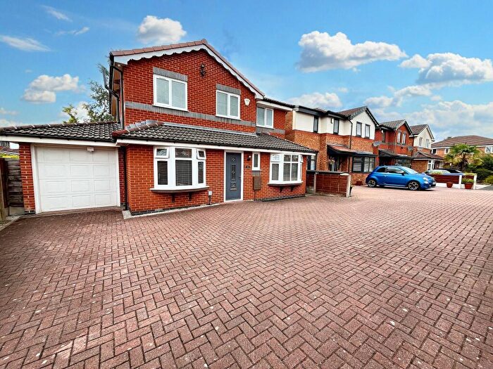 4 Bedroom Detached House For Sale In Albert Drive, Whitefield, M45