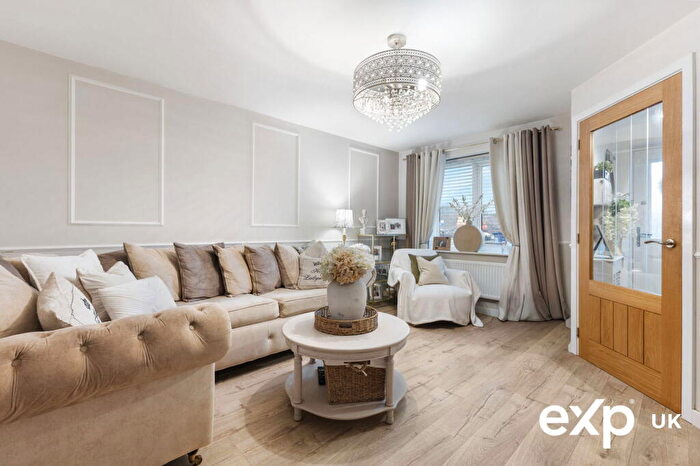 3 Bedroom Semi Detached House For Sale In Avalon Road, Mansfield, NG19