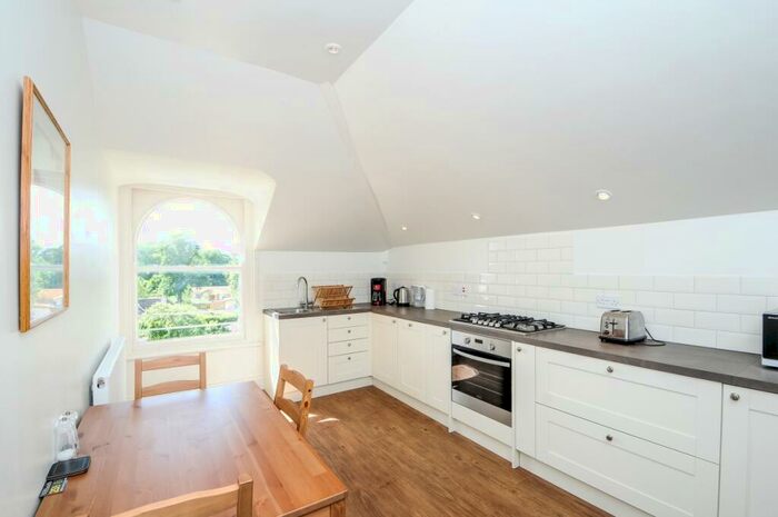 3 Bedroom Apartment To Rent In Evesham Road Cheltenham, GL52