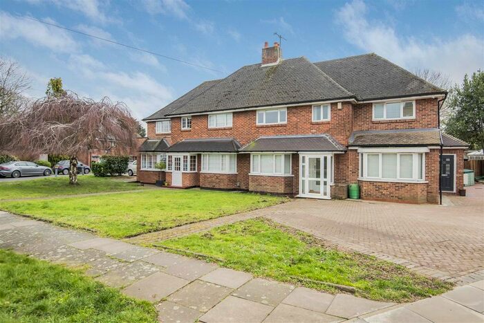 4 Bedroom Semi-Detached House To Rent In Barber Close, London, N21