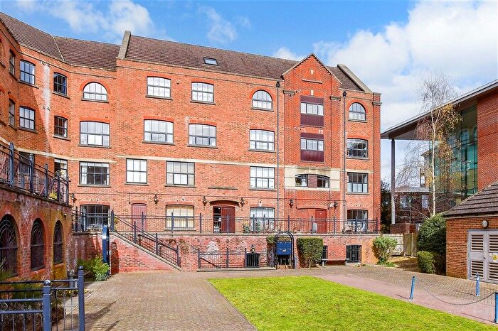 2 Bedroom Flat For Sale In Whitefriars Wharf, Tonbridge, Kent, TN9