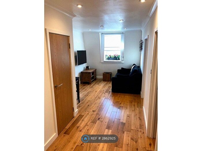 2 Bedroom Flat To Rent In Gloucester Terrace, London, W2