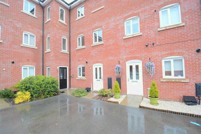 2 Bedroom Flat To Rent In Holme Place, Elston Avenue, Selby, YO8