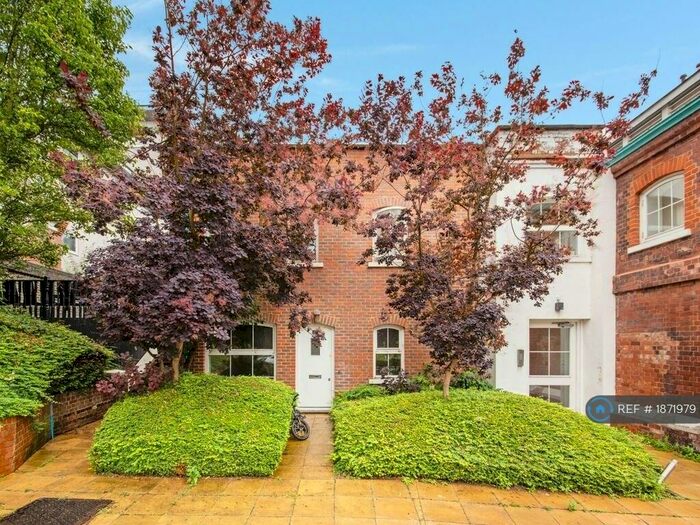 2 Bedroom Maisonette To Rent In The Renovation, London, E16