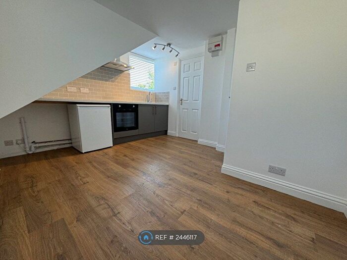 1 Bedroom Flat To Rent In Glebe Villas, Hove, BN3