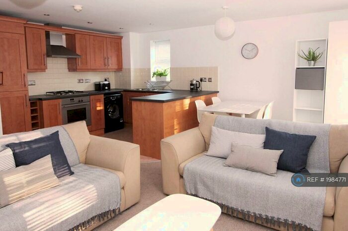 2 Bedroom Flat To Rent In Alexandra Apartments, Manchester, M16