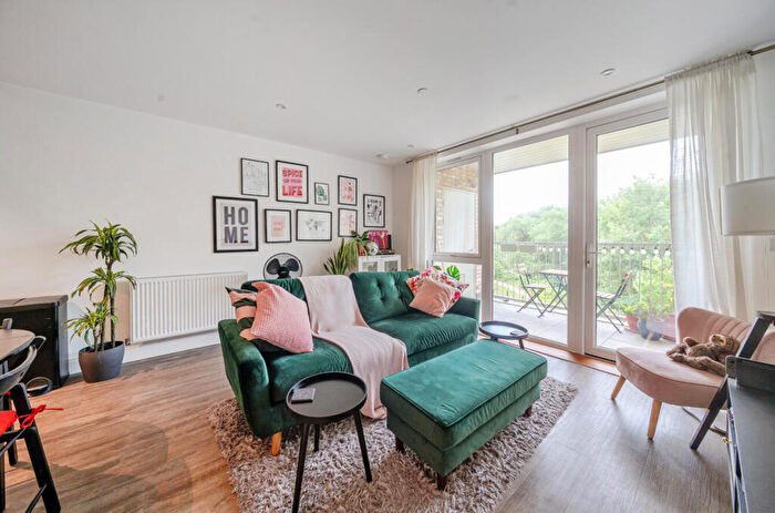 2 Bedroom Apartment For Sale In Armstrong Road, Littlemore, Oxford, OX4