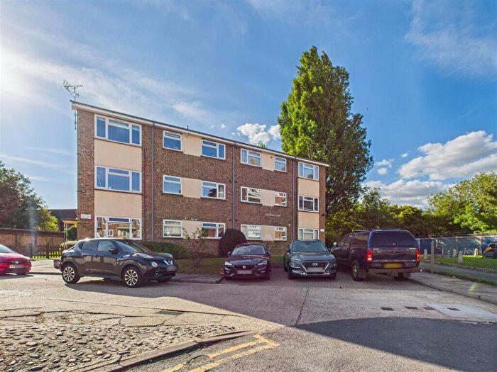 1 Bedroom Flat To Rent In Hazelwood Close, Hitchin, SG5