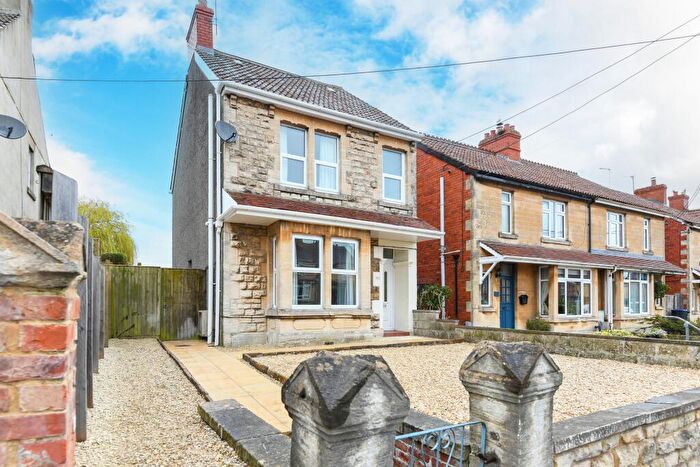 4 Bedroom Detached House For Sale In Frome Road, Trowbridge, BA14