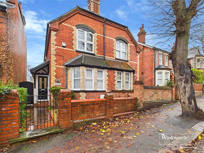 3 Bedroom Semi-detached House To Rent In Wantage Road, Reading, Berkshire, RG30