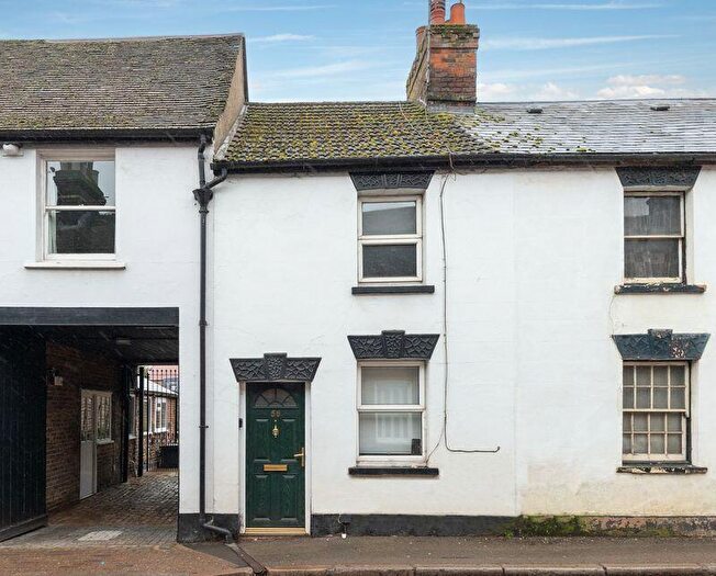 2 Bedroom Terraced House For Sale In High Street, Markyate, AL3