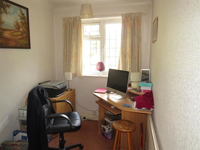 4 Bedroom Semi-Detached House For Sale In West Avenue, Castle Bromwich, Birmingham, B36