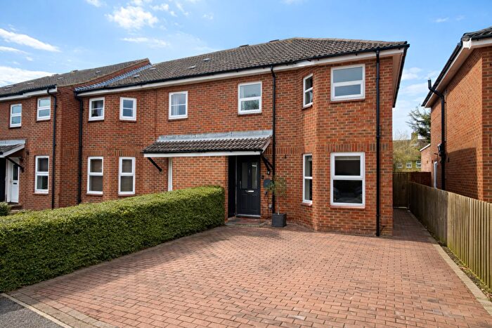 3 Bedroom Terraced House For Sale In Peartree Court, Welwyn Garden City, AL7
