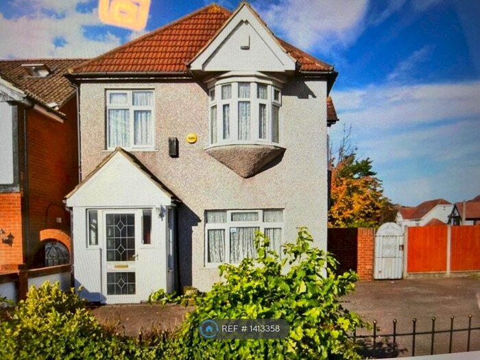 3 Bedroom Detached House To Rent In Chase Cross Road, Romford, RM5
