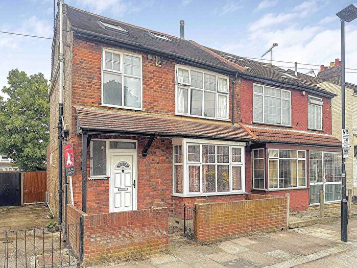 4 Bedroom End Terrace House For Sale In Standard Road, Hounslow, TW4