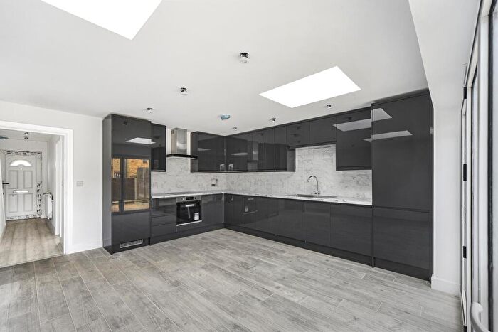 3 Bedroom Detached House To Rent In Highcombe London, SE7