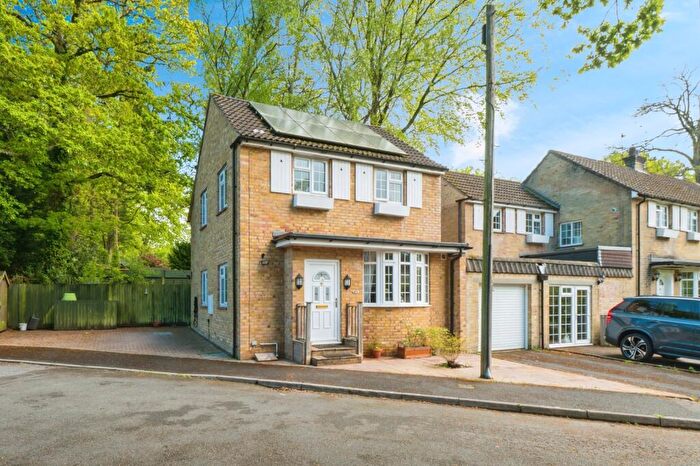 3 Bedroom Link Detached House For Sale In Hiltingbury Close, Chandler's Ford, Eastleigh, Hampshire, SO53