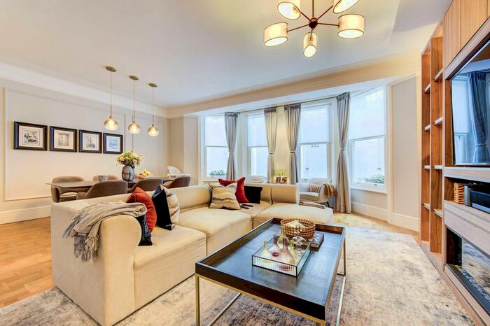 3 Bedroom Flat To Rent In Barkston Gardens, Earls Court, London, SW5