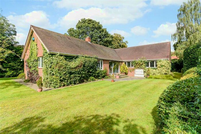 4 Bedroom Bungalow To Rent In Wharfe Lane, Henley-on-Thames, Oxfordshire, RG9