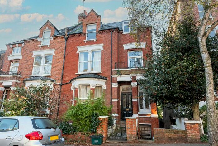 3 Bedroom Flat To Rent In Nassington Road, London, NW3