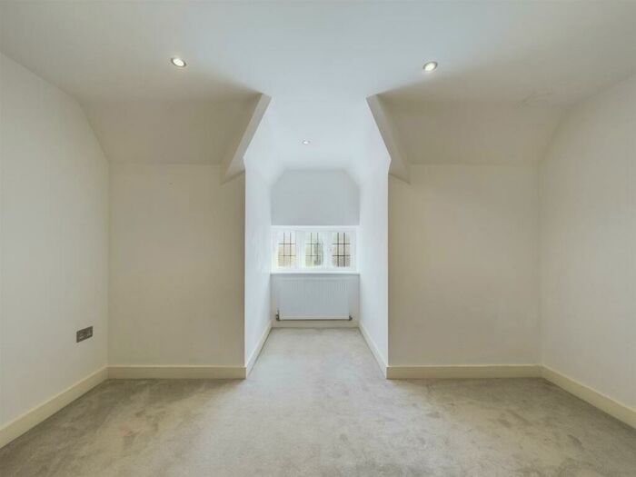 2 Bedroom Apartment To Rent In Knifesmithgate, Chesterfield, S40