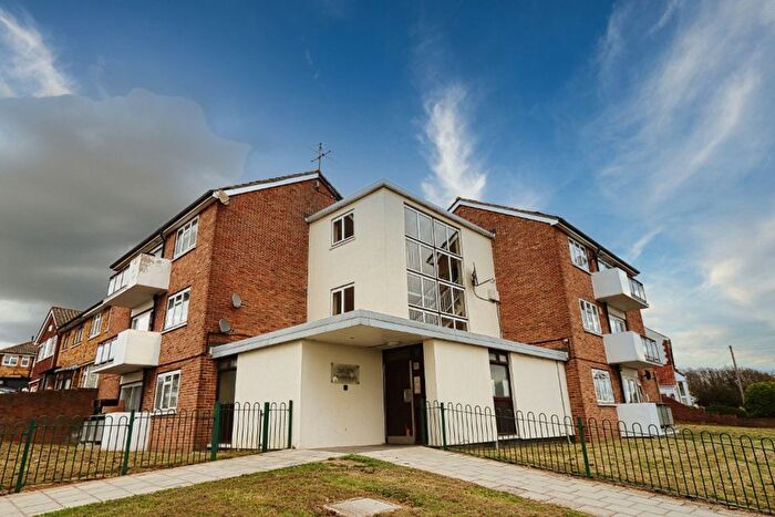 2 Bedroom Flat To Rent In Hillrise Road, Greater London, RM5