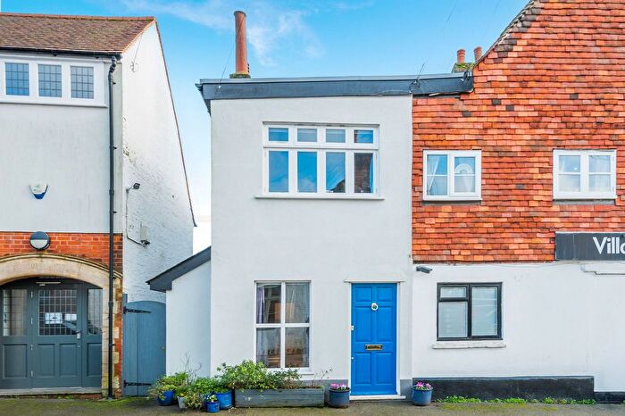 4 Bedroom Semi-Detached House For Sale In High Street, Bletchingley, RH1