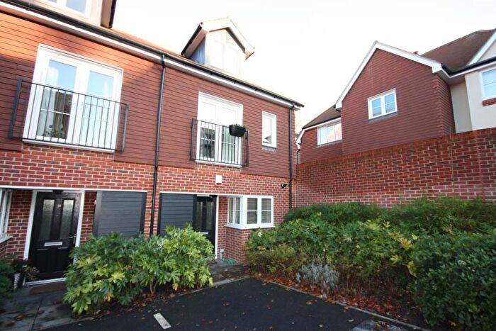 3 Bedroom Property To Rent In Romans Close, Guildford, GU1
