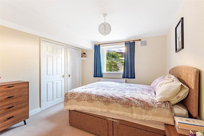 2 Bedroom Apartment For Sale In Upper East Hayes, Bath, Somerset, BA1