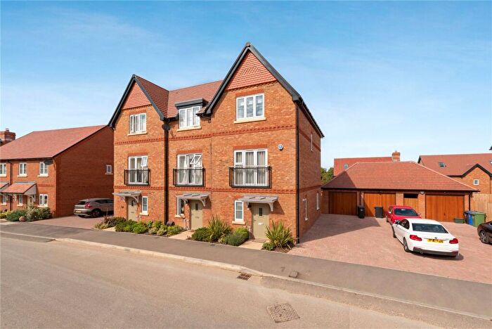 4 Bedroom End Of Terrace House To Rent In Aspen Road, High Wycombe, Buckinghamshire, HP10