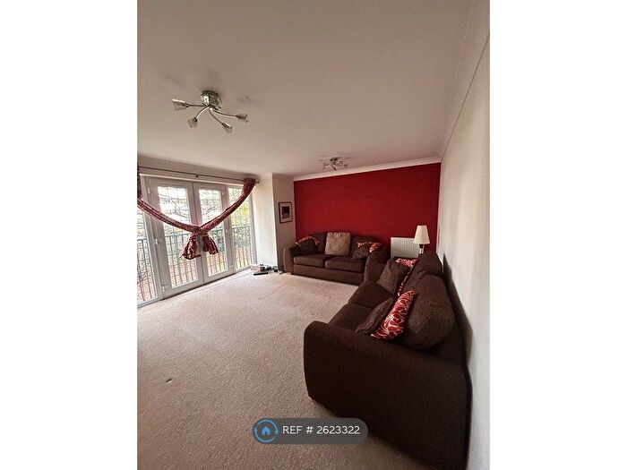 3 Bedroom Flat To Rent In Chesterfield Gardens, Glasgow, G12