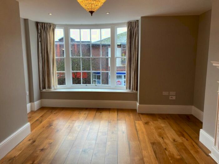 2 Bedroom Flat To Rent In High Street, Lewes, BN7