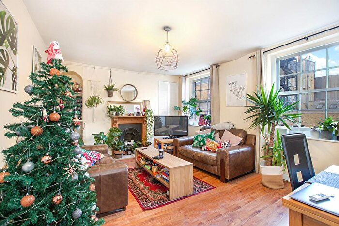 2 Bedroom Flat To Rent In Trinity Street, London, SE1