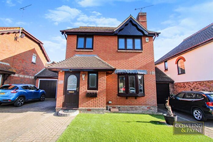 3 Bedroom House To Rent In Ramsey Chase, Wickford, Essex, SS12