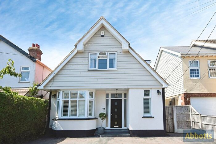 3 Bedroom Detached House For Sale In Branch Road, Benfleet, Essex, SS7