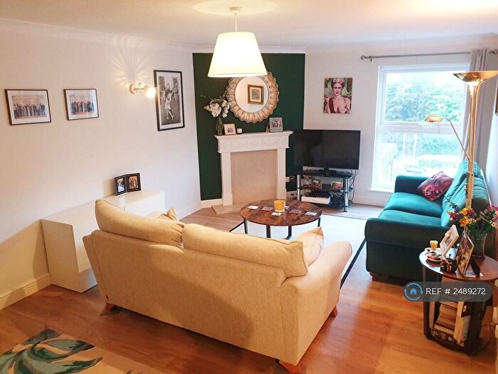 2 Bedroom Flat To Rent In Charterhouse Road, Godalming, GU7