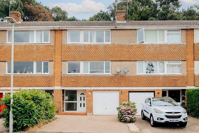 5 Bedroom Property To Rent In Dereham Way, Poole, BH12