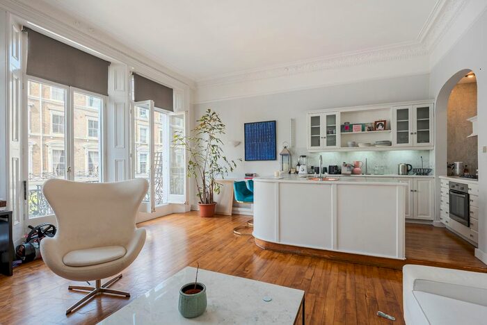 2 Bedroom Flat To Rent In Collingham Place, London, SW5