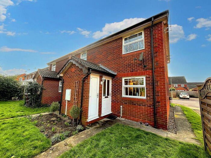 1 Bedroom Terraced House To Rent In Waltham Gardens, Banbury, Oxfordshire, OX16