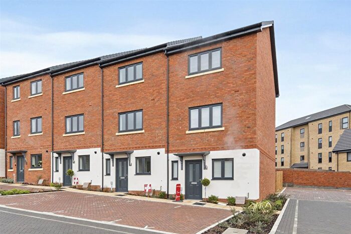 3 Bedroom Terraced House For Sale In Woolf Grove, Tattenhoe Park, Milton Keynes, MK4