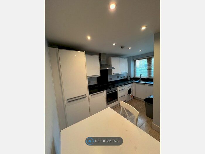 2 Bedroom Flat To Rent In Wellesley Court, London, SE1