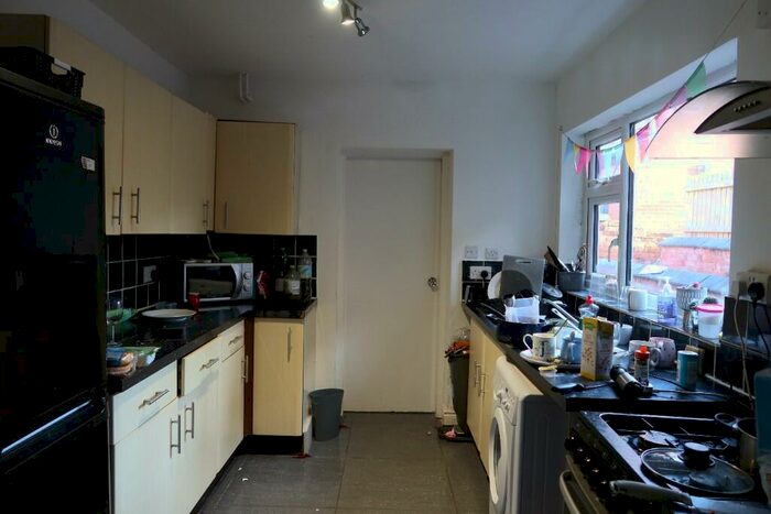 4 Bedroom Terraced House To Rent In Rothesay Avenue, Nottingham, Nottinghamshire, NG7