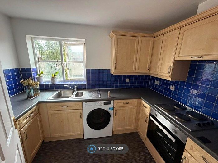 2 Bedroom Flat To Rent In Causton Square, Dagenham, RM10