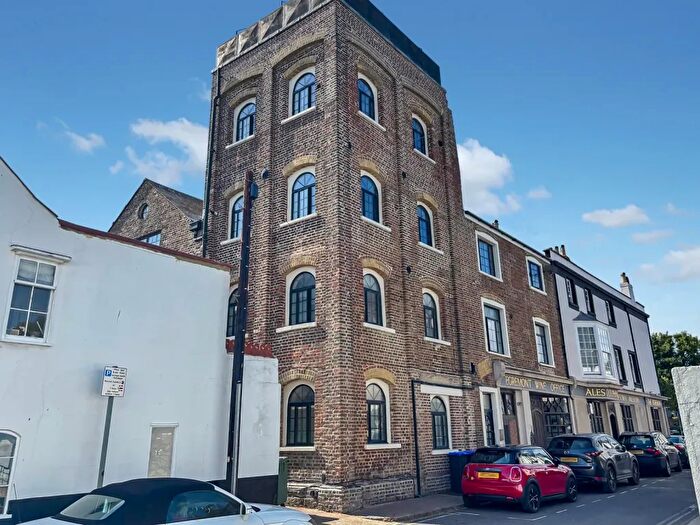 1 Bedroom Flat To Rent In Warwick Road, Worthing, BN11