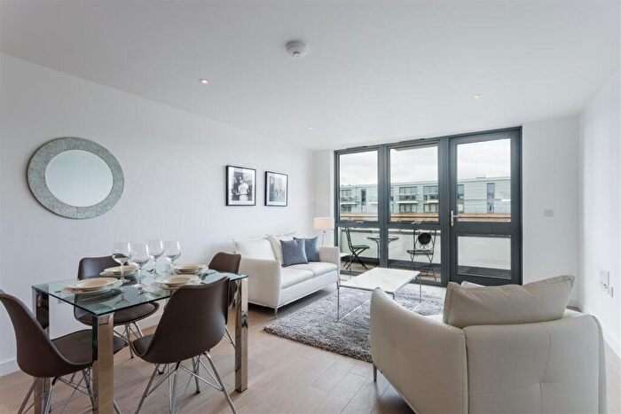 1 Bedroom Apartment To Rent In Packington Square, Islington, London, N1