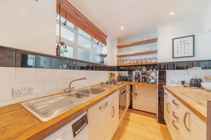 2 Bedroom Flat To Rent In Lichfield Court, Richmond, TW9