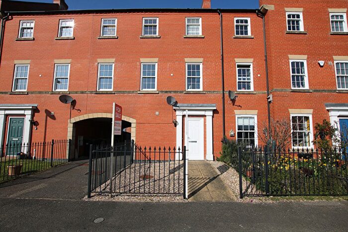 3 Bedroom Town House For Sale In Carpenters Close, Wragby, LN8