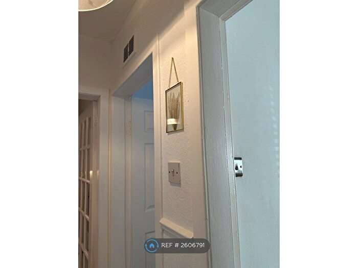 1 Bedroom Flat To Rent In High Street, Stewarton, KA3