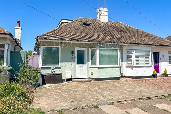 3 Bedroom Semi-Detached Bungalow For Sale In North Crescent, Southend-On-Sea, SS2