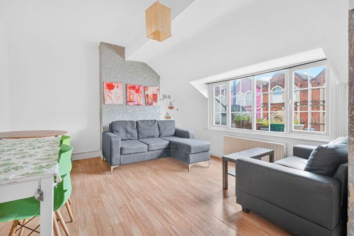 2 Bedroom Flat To Rent In Streatham Road, Mitcham, CR4